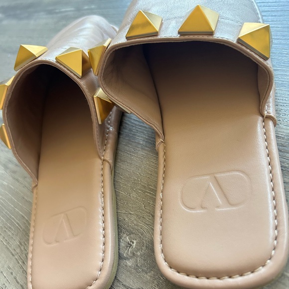 💛SOLD 💛VALENTINO GARAVANI Calfskin Roman Stud Flat Slippers - Picture 11 of 13